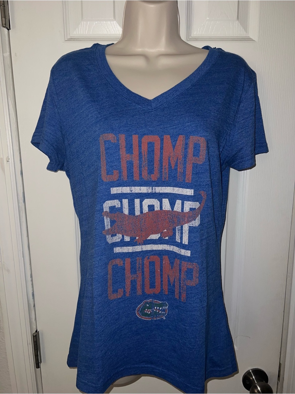 Women's FL Gators 'CHOMP' Graphic V-Neck Tee